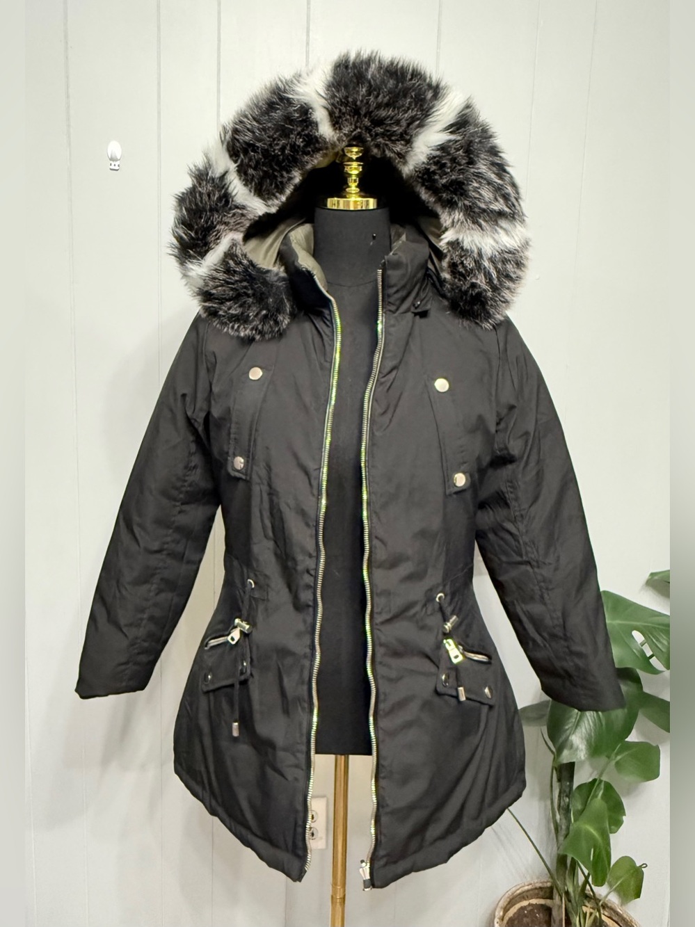 NWOT Reversible Women's Black/Green Faux-Fur Trim Parka Jacket